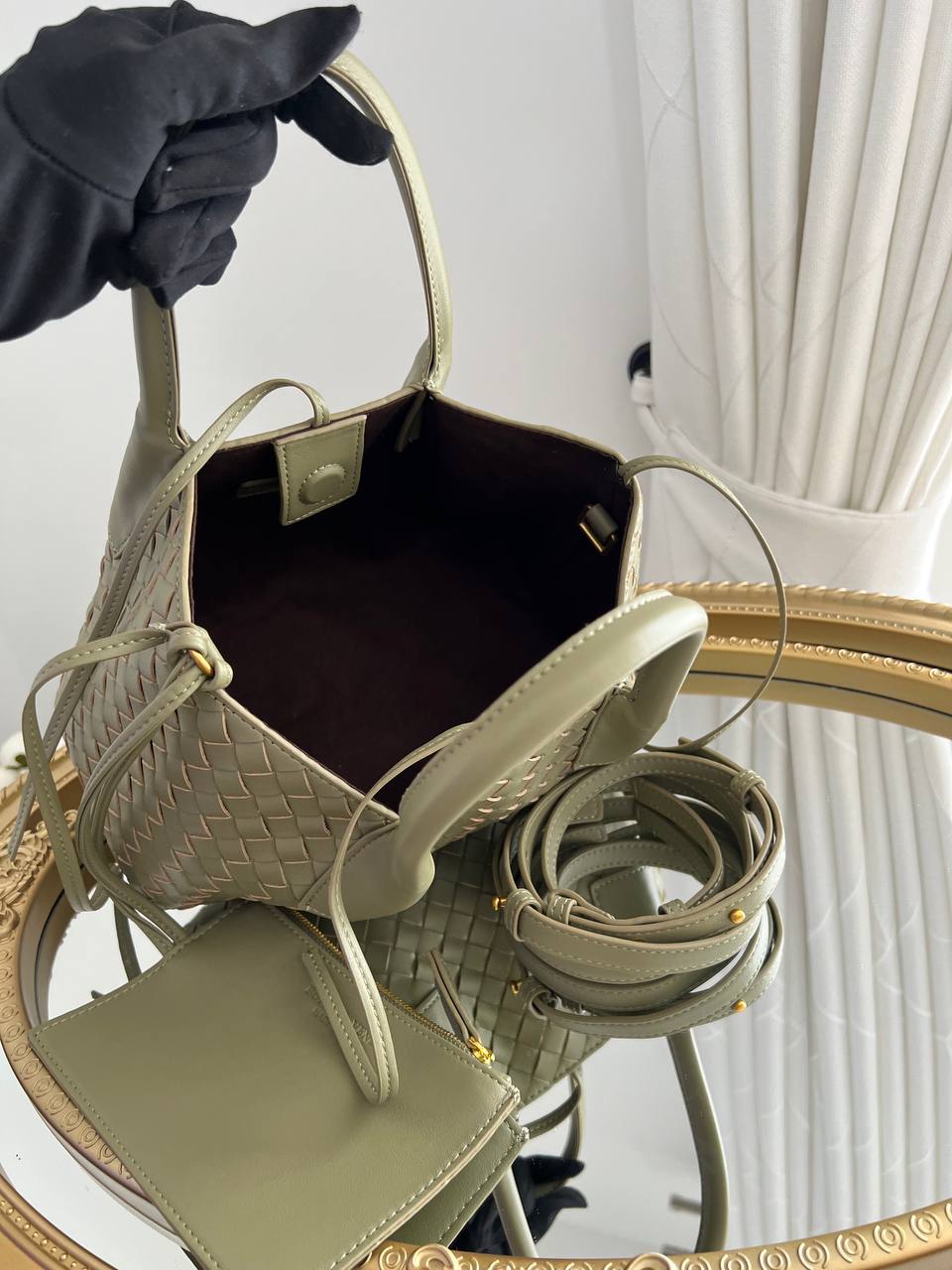 photo_5834463233828392348_y