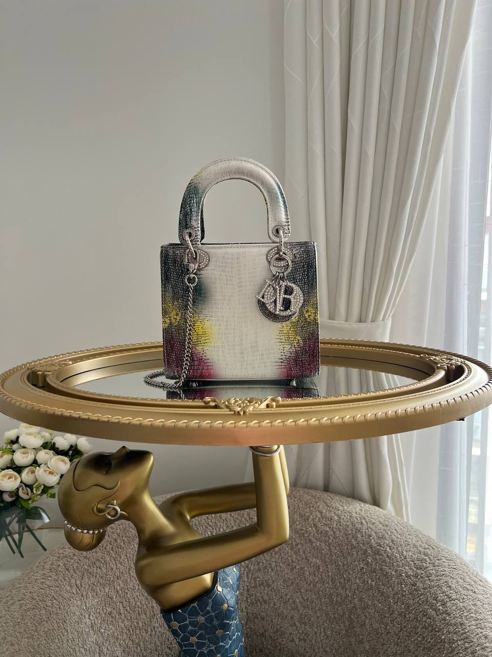 photo_5834463233828392400_y