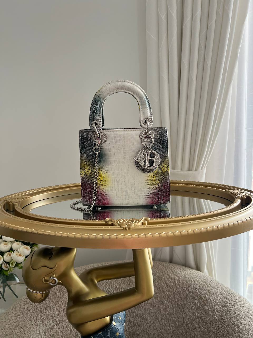 photo_5834463233828392401_y