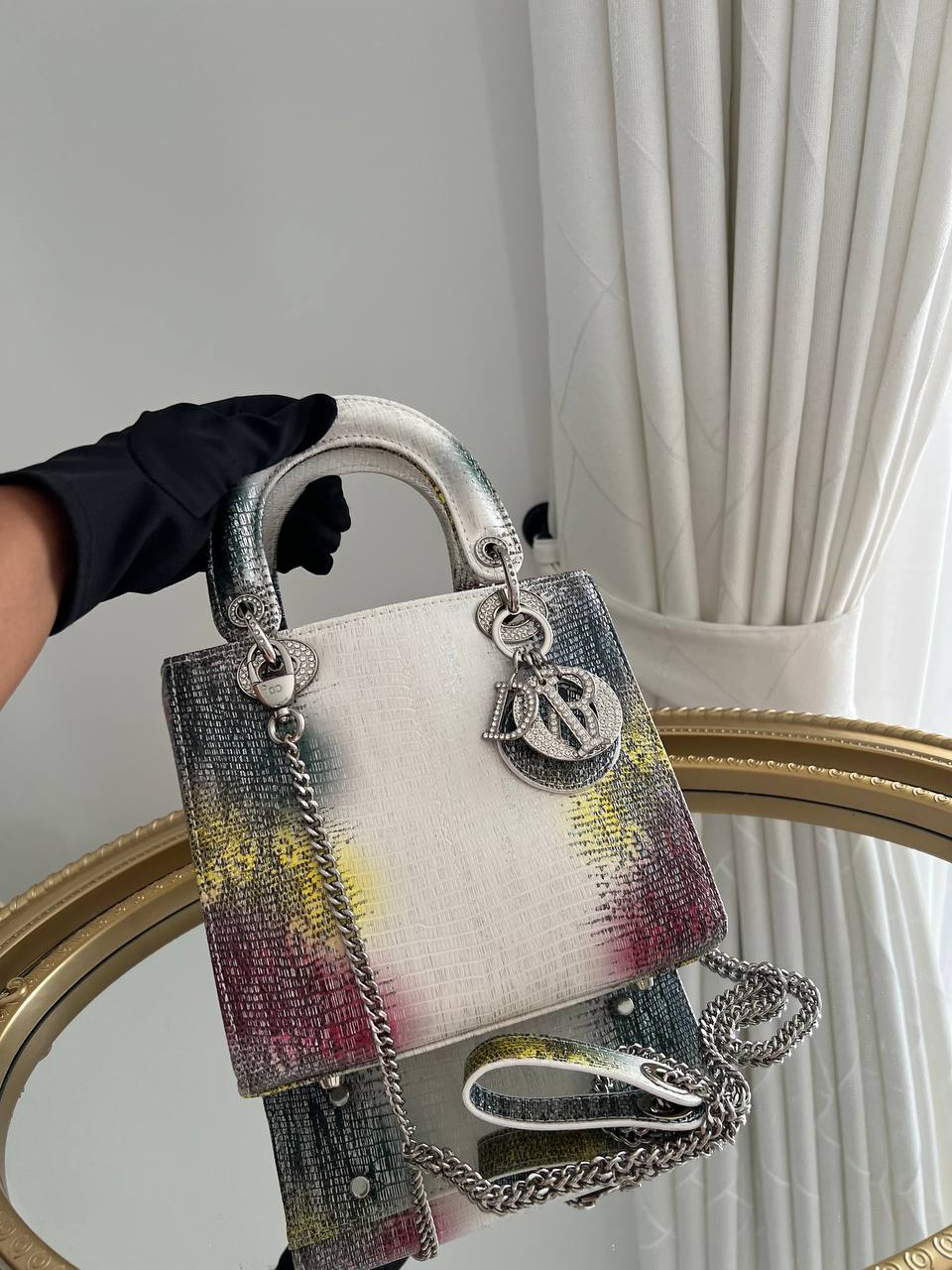 photo_5834463233828392402_y