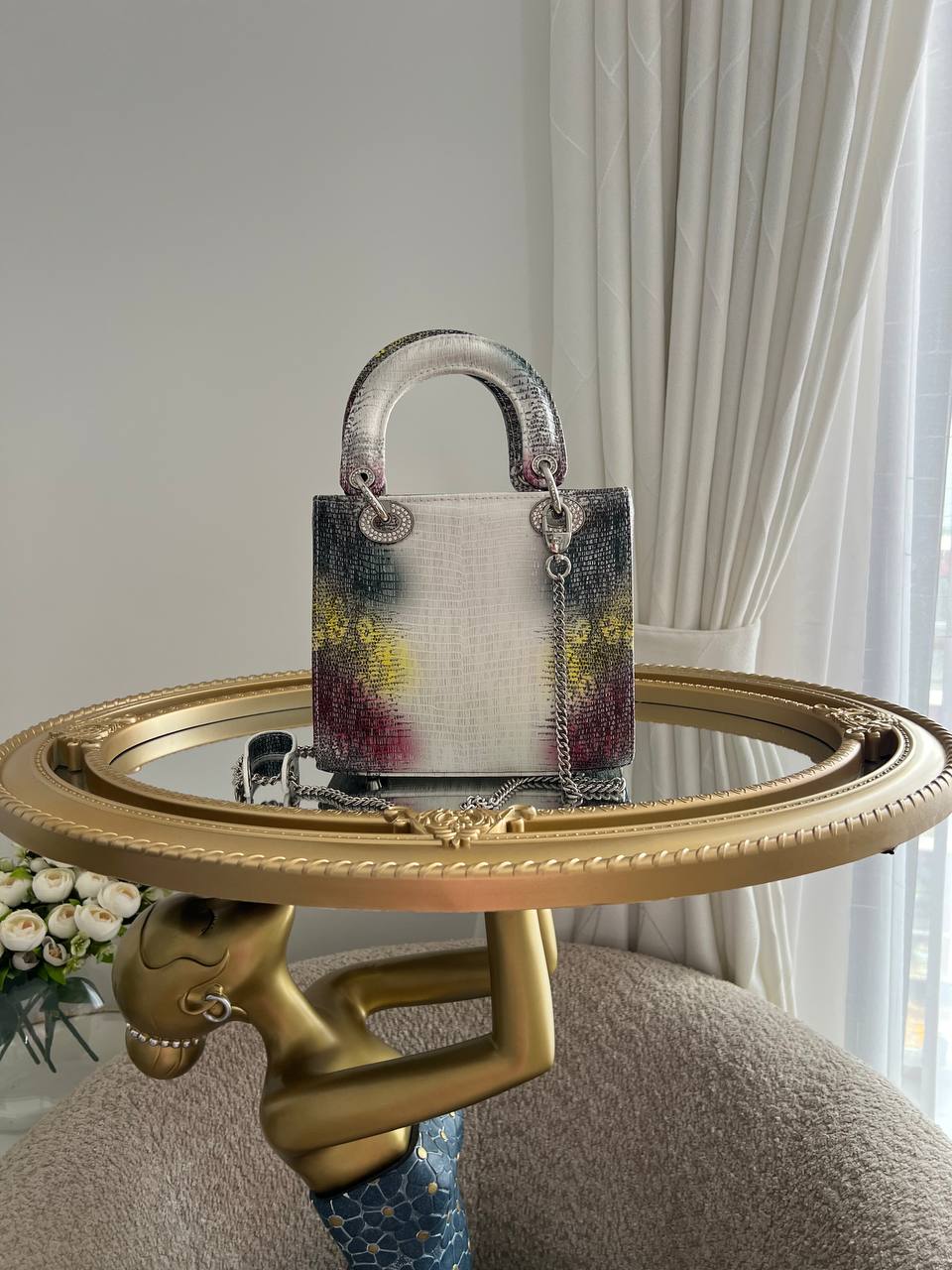 photo_5834463233828392403_y