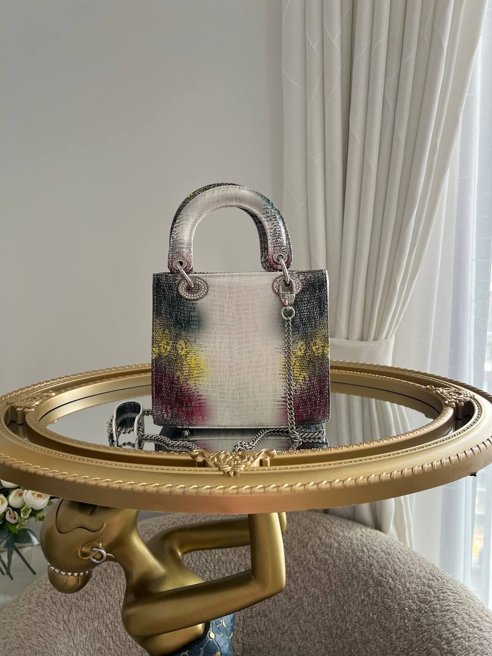 photo_5834463233828392404_y