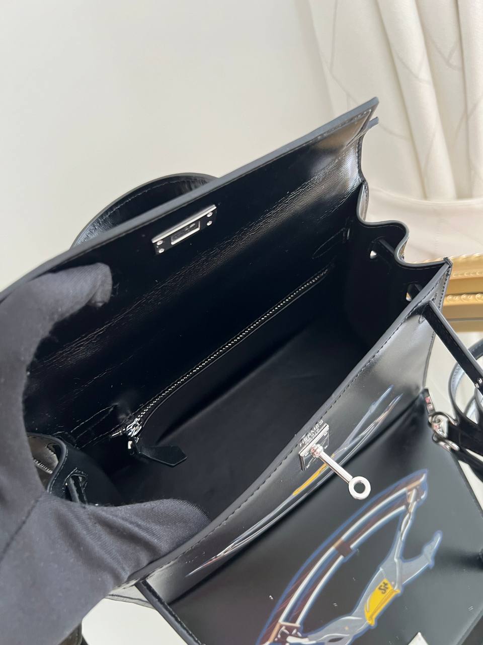 photo_5834463233828392418_y