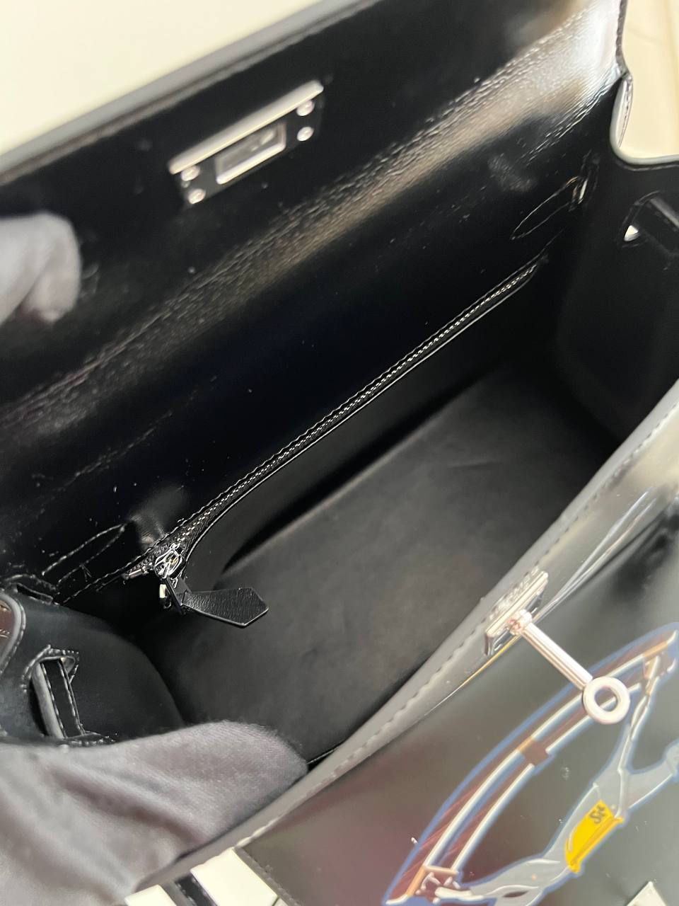 photo_5834463233828392419_y