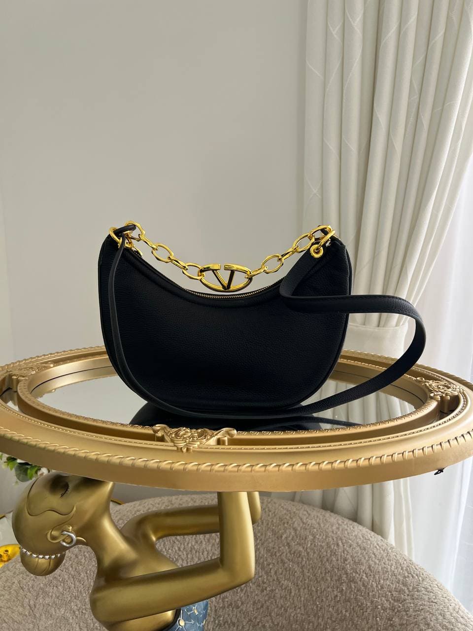 photo_5834463233828392523_y