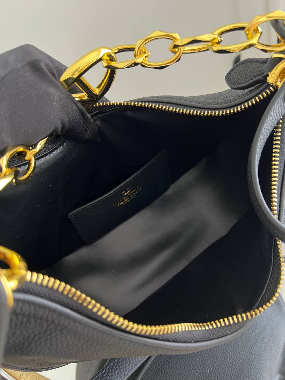 photo_5834463233828392524_y