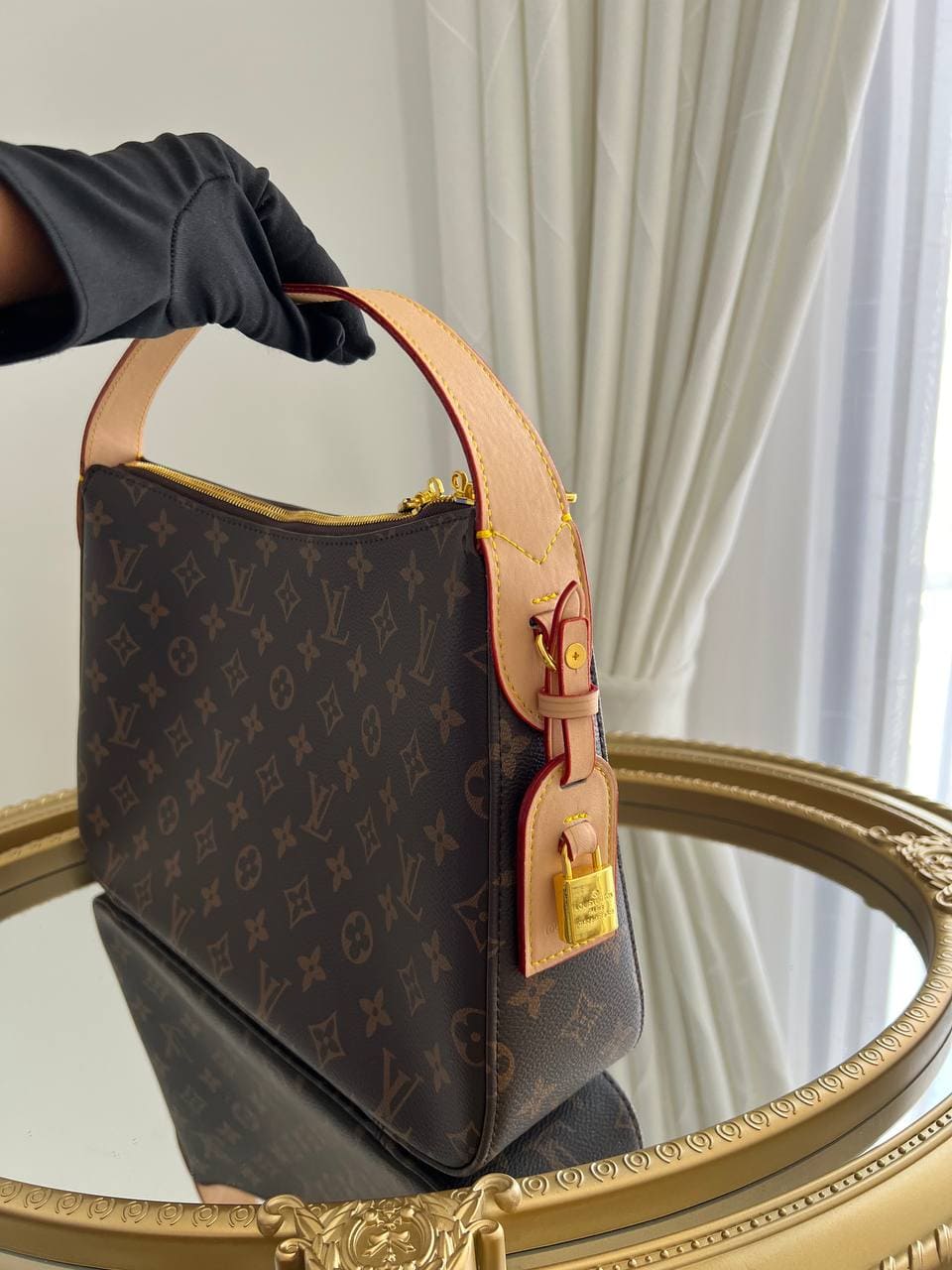 photo_5834463233828392596_y