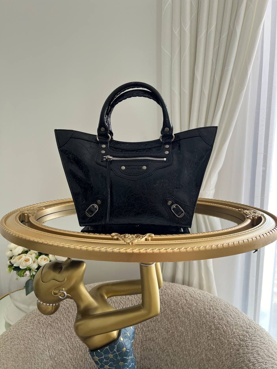 photo_5834463233828392600_y