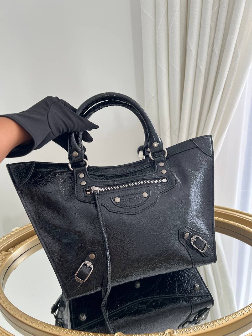 photo_5834463233828392602_y