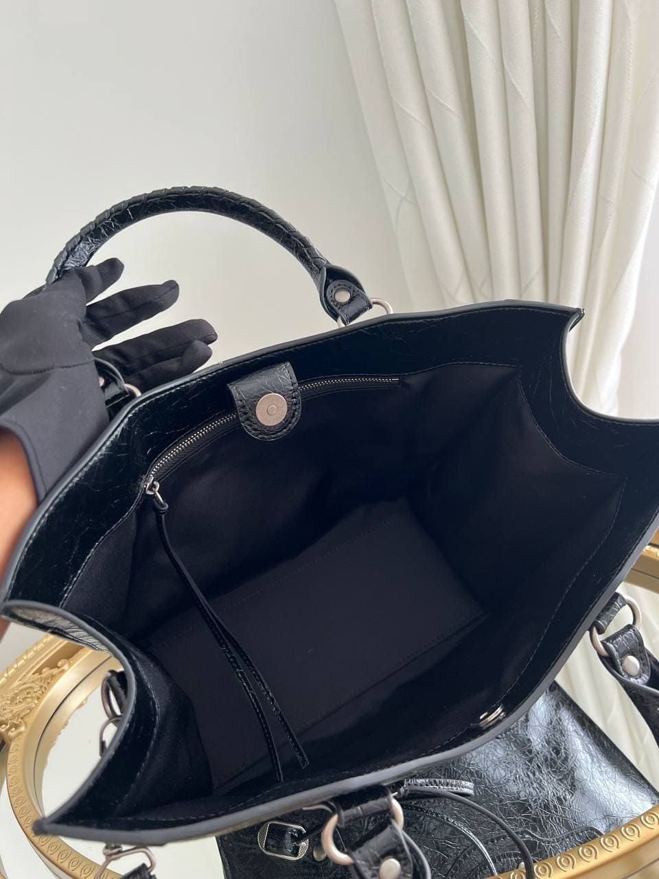 photo_5834463233828392606_y